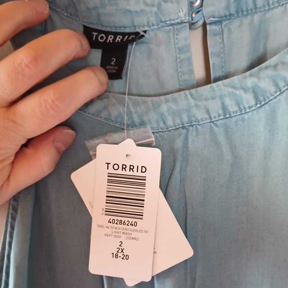 NWT Torrid Light Blue Sleeveless Babydoll Shirt Size 2 - Picture 2 of 5